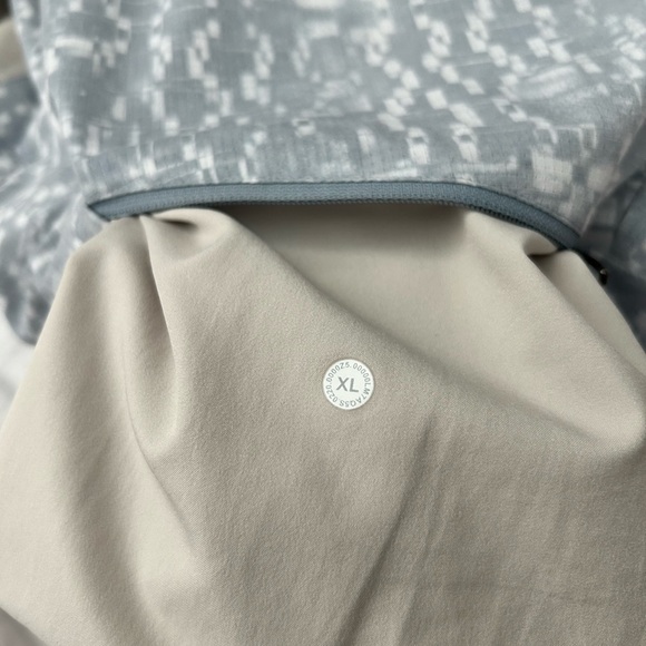 Lululemon men’s shorts - Picture 3 of 3